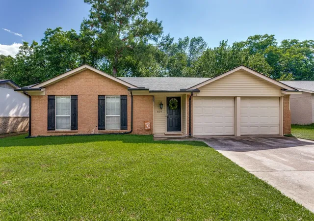 Homes for sale in Mansfield, TX | 809 Meadowlark Dr, Mansfield, TX 76063 | MLS# 21292524