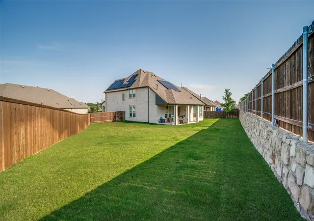 Photo 2 of Single family home for sale at 185 Ivy Pkwy, Van Alstyne, TX 75495 | MLS# 21292540 | Listing updated on 2026-09-28