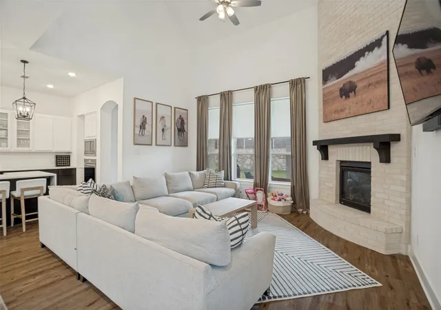 Photo 3 of Single family home for sale at 185 Ivy Pkwy, Van Alstyne, TX 75495 | MLS# 21292540 | Listing updated on 2026-09-28