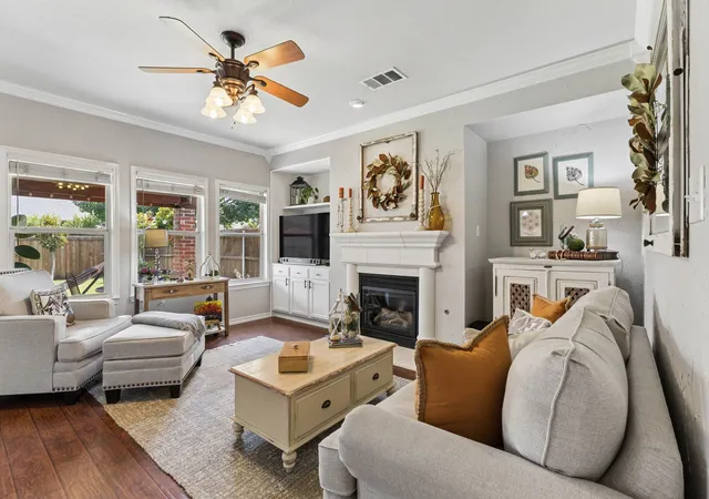 Photo 1 of Single family home for sale at 5801 Meadowglen Dr, Argyle, TX 76226 | MLS# 21290335 | Listing updated on 2026-08-24