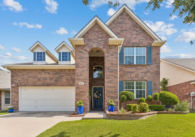 Photo 2 of Single family home for sale at 5801 Meadowglen Dr, Argyle, TX 76226 | MLS# 21290335 | Listing updated on 2026-08-24