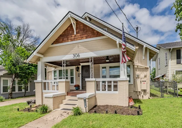 Photo 3 of Single family home for sale at 306 Davis St, Weatherford, TX 76086 | MLS# 21292598 | Listing updated on 2026-08-24