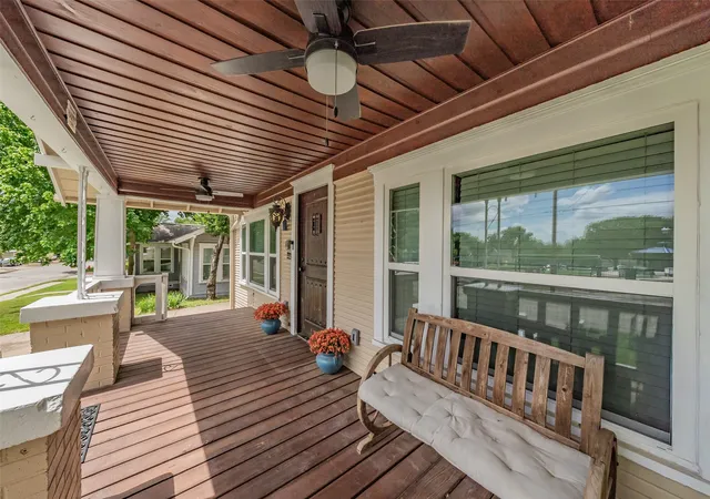 Photo 3 of Single family home for sale at 306 Davis St, Weatherford, TX 76086 | MLS# 21292598 | Listing updated on 2026-10-01