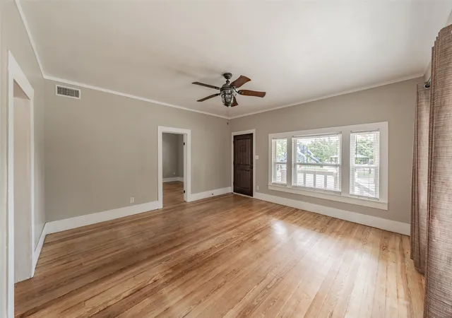 Photo 4 of Single family home for sale at 306 Davis St, Weatherford, TX 76086 | MLS# 21292598 | Listing updated on 2026-10-01