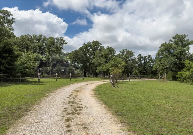 Photo 4 of Single family home for sale at 1102 Ne 23Rd St, Mineral Wells, TX 76067 | MLS# 21292349 | Listing updated on 2026-10-04