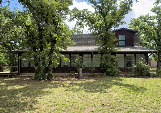 Photo 2 of Single family home for sale at 1102 Ne 23rd St, Mineral Wells, TX 76067 | MLS# 21292349 | Listing updated on 2026-08-21