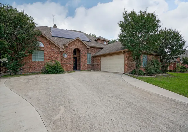 Photo 2 of Single family home for sale at 609 Trails End Ct, Hurst, TX 76054 | MLS# 21292652 | Listing updated on 2026-07-18