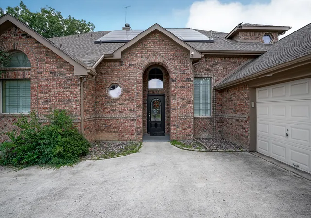 Photo 2 of Single family home for sale at 609 Trails End Ct, Hurst, TX 76054 | MLS# 21292652 | Listing updated on 2026-07-18