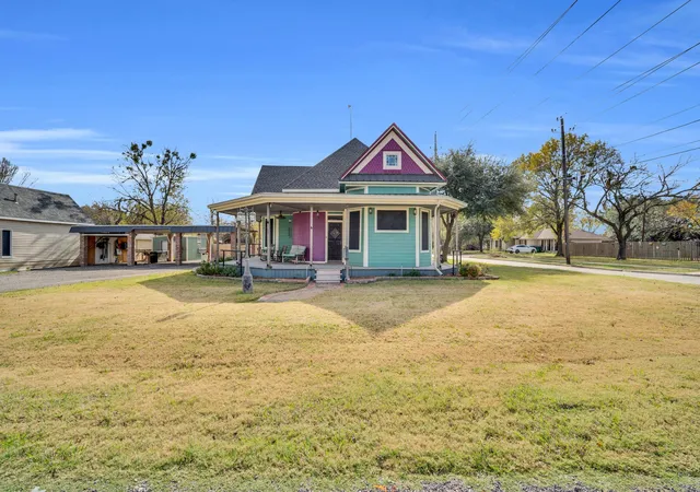 Homes for sale in Ferris, TX | 312 W 8th St, Ferris, TX 75125 | MLS# 21292658