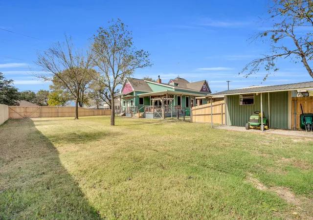 Photo 4 of Single family home for sale at 312 W 8Th St, Ferris, TX 75125 | MLS# 21292658 | Listing updated on 2026-08-24