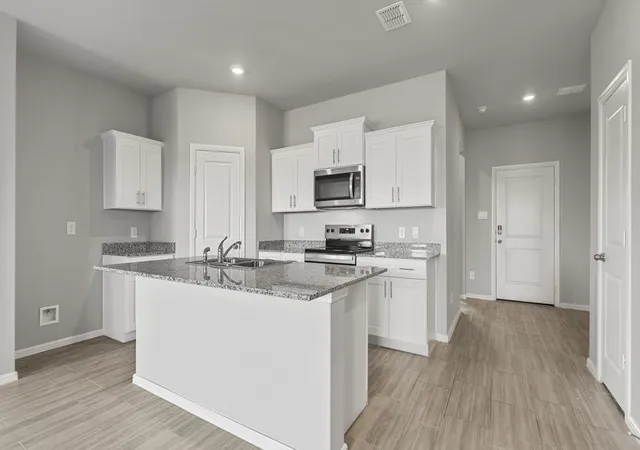 Photo 3 of Single family home for sale at 905 Ingalls Park Ln, Fort Worth, TX 76131 | MLS# 21291610 | Listing updated on 2026-08-21