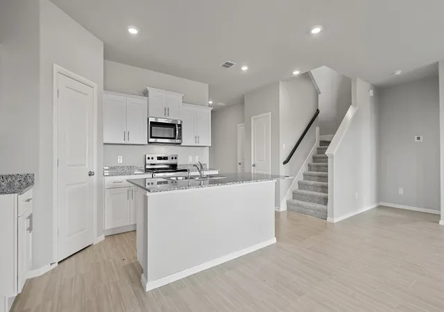Photo 3 of Single family home for sale at 905 Ingalls Park Ln, Fort Worth, TX 76131 | MLS# 21291610 | Listing updated on 2026-08-21