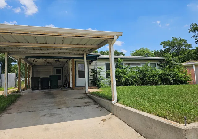 Photo 2 of Single family home for sale at 1420 Edney St, Fort Worth, TX 76115 | MLS# 21292650 | Listing updated on 2026-07-23