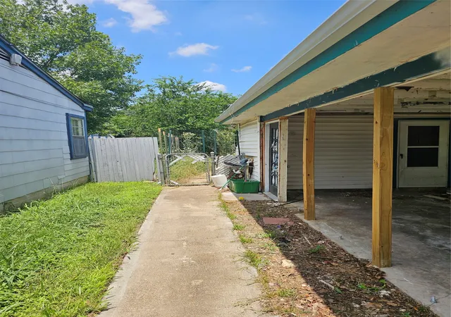 Photo 3 of Single family home for sale at 1420 Edney St, Fort Worth, TX 76115 | MLS# 21292650 | Listing updated on 2026-07-23