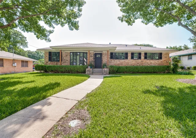 Homes for sale in De Soto, TX | 816 Misty Glen Dr, De Soto, TX 75115 | MLS# 21292679