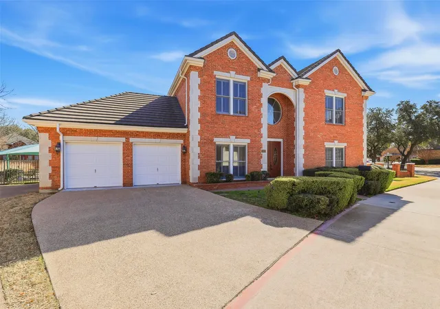 3rd image of 5949 River Bend Dr, Benbrook, TX 76132 | MLS# 21288122