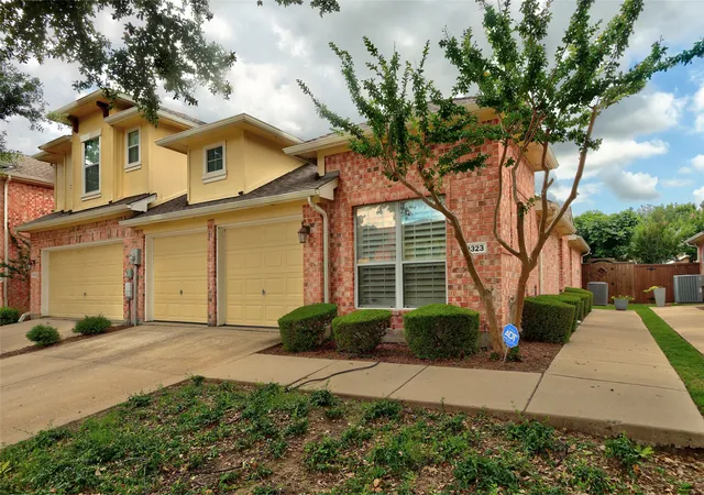 Photo 3 of Townhouse for sale at 10323 Summit Run Dr, Frisco, TX 75035 | MLS# 21288475 | Listing updated on 2026-08-27