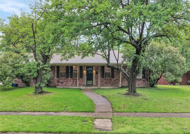 Homes for sale in Duncanville, TX | 415 E Mona Ave, Duncanville, TX 75137 | MLS# 21292747
