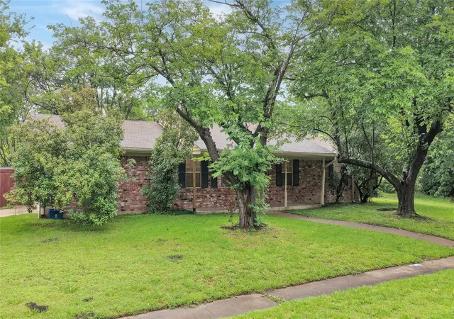 Homes for sale in Duncanville, TX | 415 E Mona Ave, Duncanville, TX 75137 | MLS# 21292747