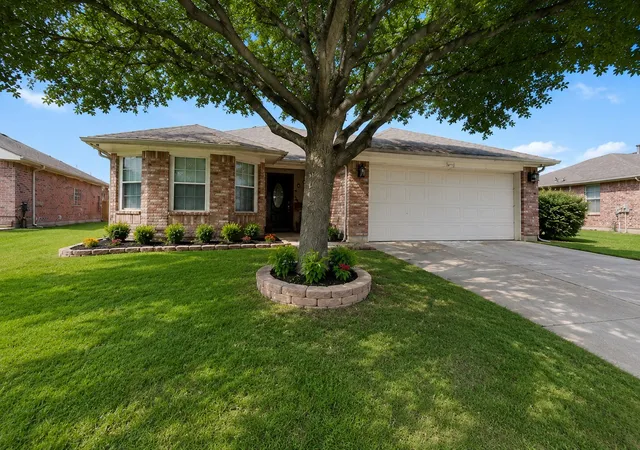 Photo 3 of Sale Pending at 8471 Widgeon Wy, Dallas, TX 75249 | MLS# 21272157 | Listing updated on 2026-09-24
