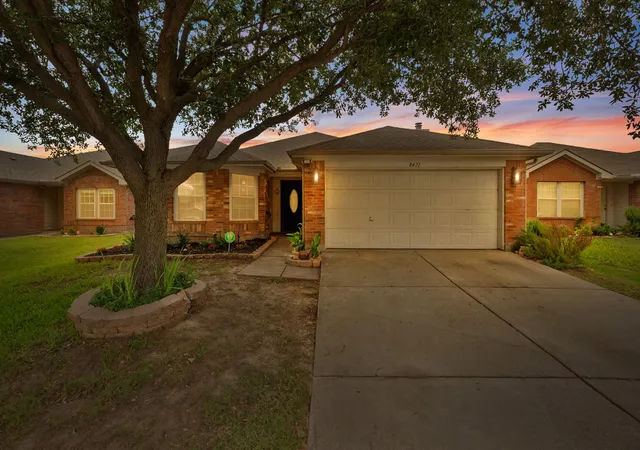 Photo 4 of Sale Pending at 8471 Widgeon Wy, Dallas, TX 75249 | MLS# 21272157 | Listing updated on 2026-09-24
