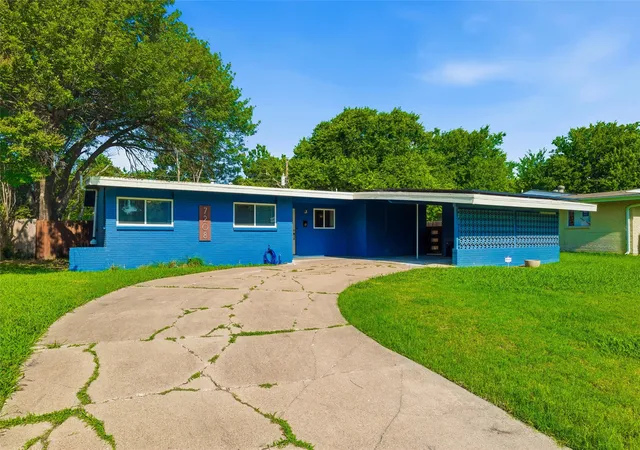 2nd image of 7208 Overhill Rd, Fort Worth, TX 76116 | MLS# 21291102