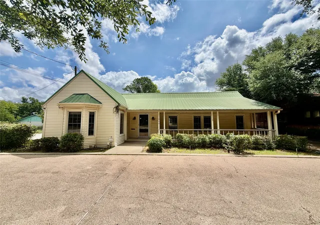 Homes for sale in Eastland, TX | 900 S Seaman St, Eastland, TX 76448 | MLS# 21292766