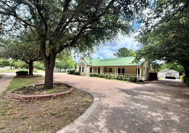 Homes for sale in Eastland, TX | 900 S Seaman St, Eastland, TX 76448 | MLS# 21292766