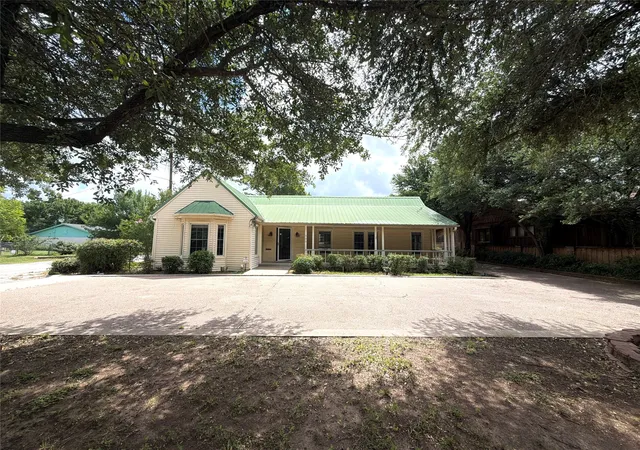 Homes for sale in Eastland, TX | 900 S Seaman St, Eastland, TX 76448 | MLS# 21292766
