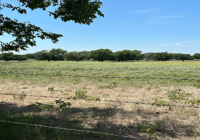 Homes for sale in Tioga, TX | 1170 Airport Rd, Tioga, TX 76271 | MLS# 21287076