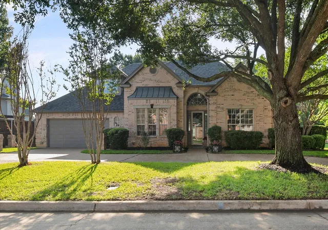 Homes for sale in Mansfield, TX | 1030 Clubhouse Dr, Mansfield, TX 76063 | MLS# 21287540