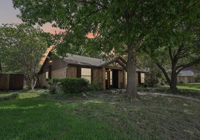 Photo 1 of Single family home for sale at 113 E Bancroft Dr, Garland, TX 75040 | MLS# 21290596 | Listing updated on 2026-08-27