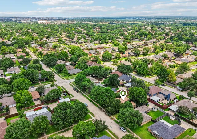 Photo 2 of Single family home for sale at 113 E Bancroft Dr, Garland, TX 75040 | MLS# 21290596 | Listing updated on 2026-08-27