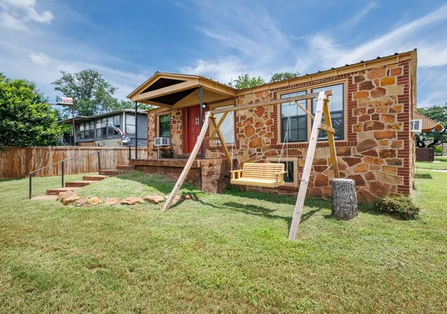 Photo 3 of Single family home for sale at 310 Pency Dr, Brownwood, TX 76801 | MLS# 21270515 | Listing updated on 2026-09-29