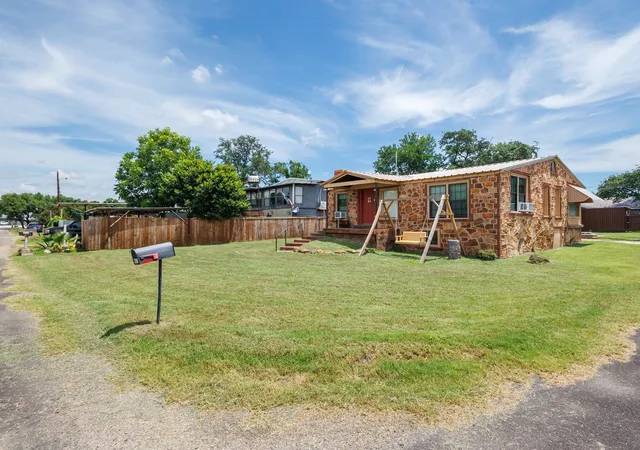 Photo 3 of Single family home for sale at 310 Pency Dr, Brownwood, TX 76801 | MLS# 21270515 | Listing updated on 2026-09-29