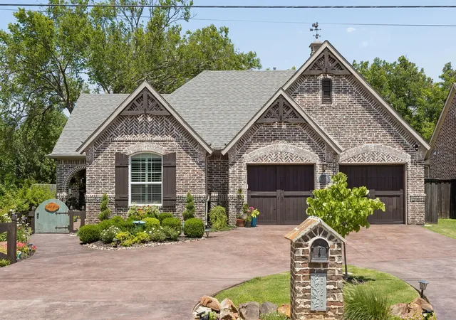 Homes for sale in Van Alstyne, TX | 523 S Dallas St, Van Alstyne, TX 75495 | MLS# 21291205