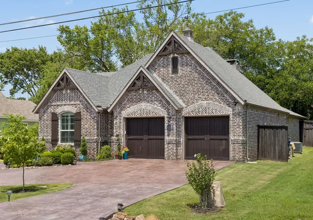 Homes for sale in Van Alstyne, TX | 523 S Dallas St, Van Alstyne, TX 75495 | MLS# 21291205