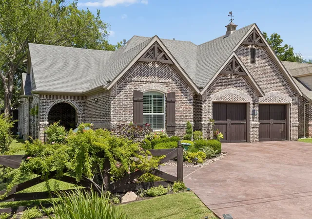 Homes for sale in Van Alstyne, TX | 523 S Dallas St, Van Alstyne, TX 75495 | MLS# 21291205