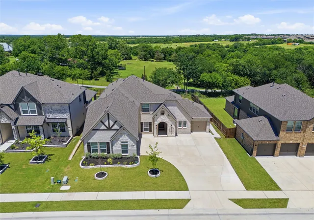 Photo 1 of Single family home for sale at 924 Pilatus Ln, Rockwall, TX 75087 | MLS# 21280231 | Listing updated on 2026-08-31