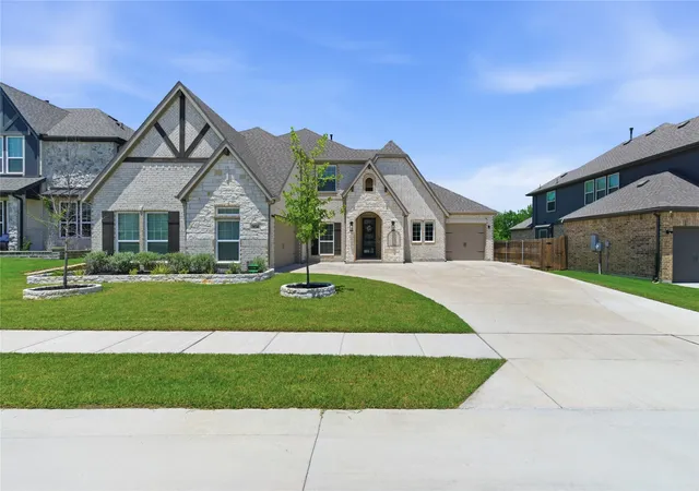 Photo 2 of Single family home for sale at 924 Pilatus Ln, Rockwall, TX 75087 | MLS# 21280231 | Listing updated on 2026-08-31