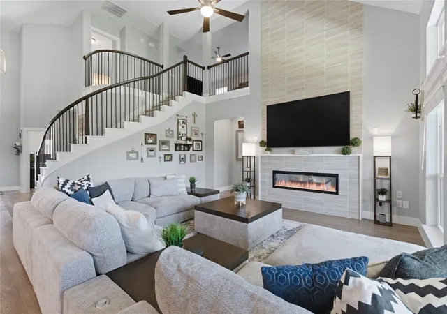 Photo 3 of Single family home for sale at 924 Pilatus Ln, Rockwall, TX 75087 | MLS# 21280231 | Listing updated on 2026-08-31