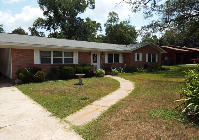 Single family home for sale at 808 Shady Trl, Athens, TX 75751 | MLS# 21292896