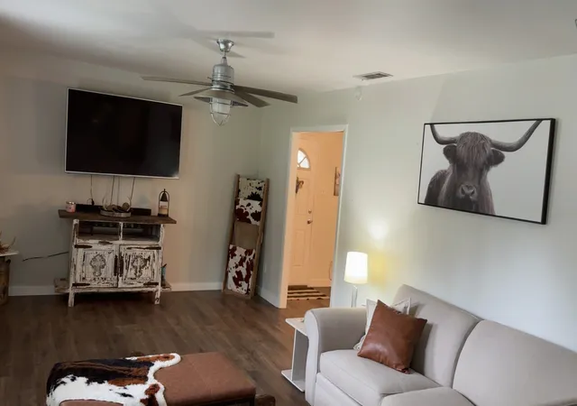 Photo 4 of Single family home for sale at 808 Shady Trl, Athens, TX 75751 | MLS# 21292896 | Listing updated on 2026-07-17