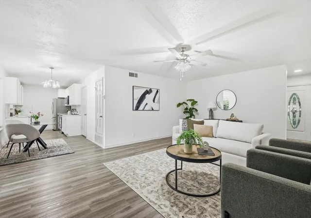 Photo 1 of Single family home for sale at 300 Leighton Dr, Terrell, TX 75160 | MLS# 21292885 | Listing updated on 2026-08-27