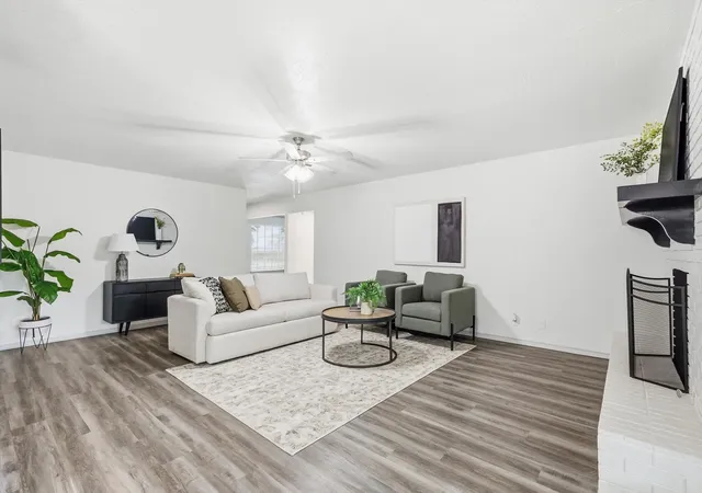 Photo 4 of Single family home for sale at 300 Leighton Dr, Terrell, TX 75160 | MLS# 21292885 | Listing updated on 2026-08-27