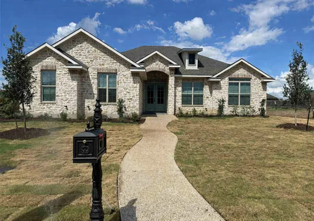 Photo 1 of Single family home for sale at 1033 Queen Elizabeth Dr, Mc Gregor, TX 76657 | MLS# 21292814 | Listing updated on 2026-08-22
