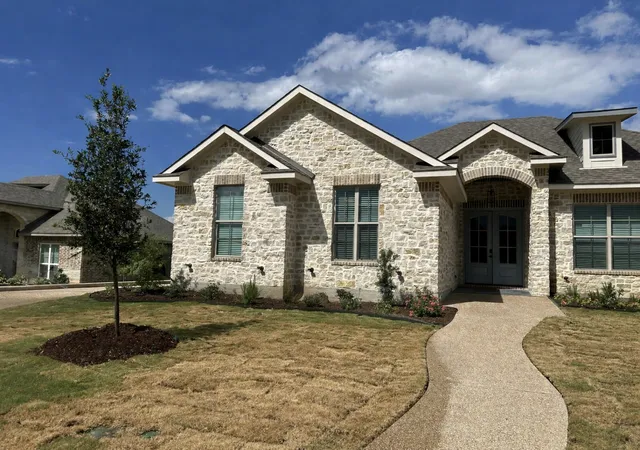 Photo 2 of Single family home for sale at 1033 Queen Elizabeth Dr, Mc Gregor, TX 76657 | MLS# 21292814 | Listing updated on 2026-08-22