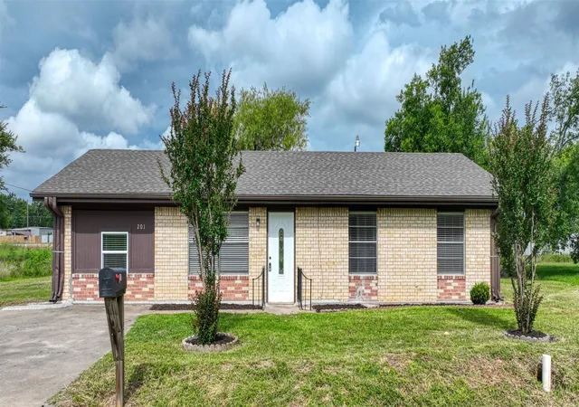Homes for sale in Mexia, TX | 201 Mclendon, Mexia, TX 76667 | MLS# 21292902