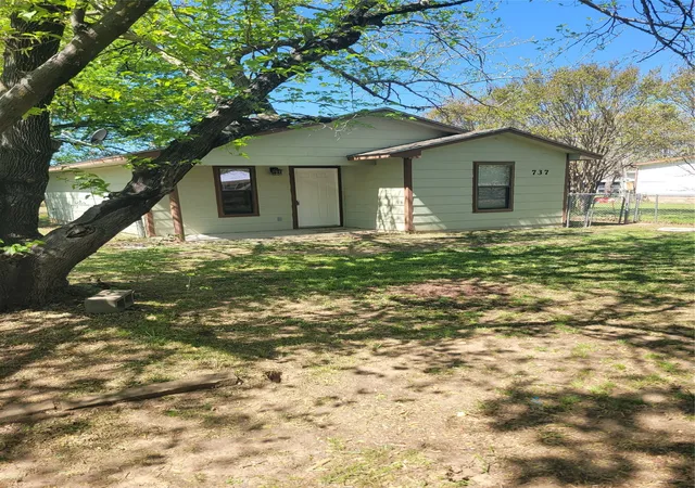 Photo 1 of Single family home for sale at 737 Luther Ln, Gun Barrel City, TX 75156 | MLS# 21292975 | Listing updated on 2026-07-16