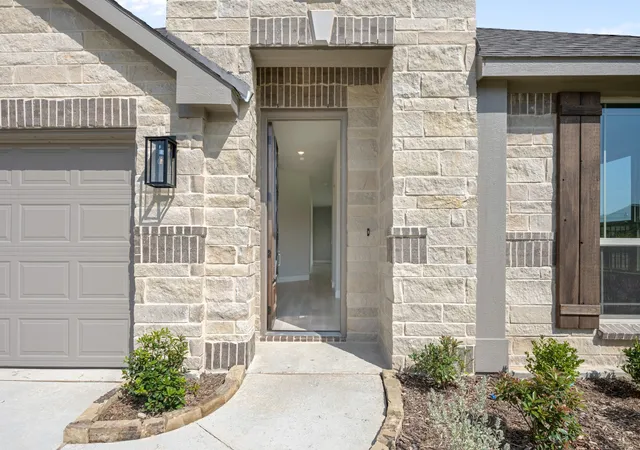 Photo 3 of Single family home for sale at 121 Creekside Dr, Mesquite, TX 75181 | MLS# 21293008 | Listing updated on 2026-10-07